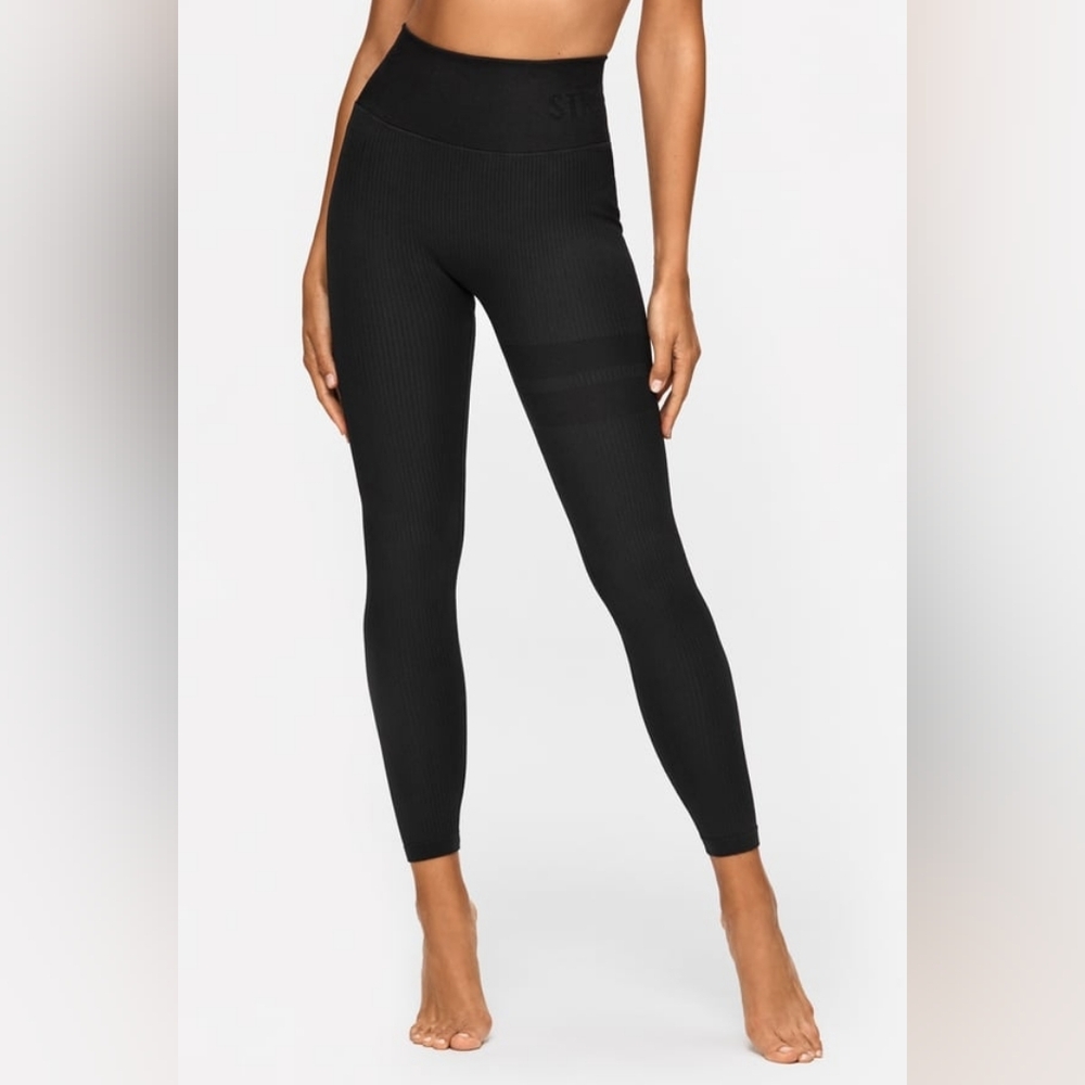 Women’s Black Ribbed High-Waist Leggings